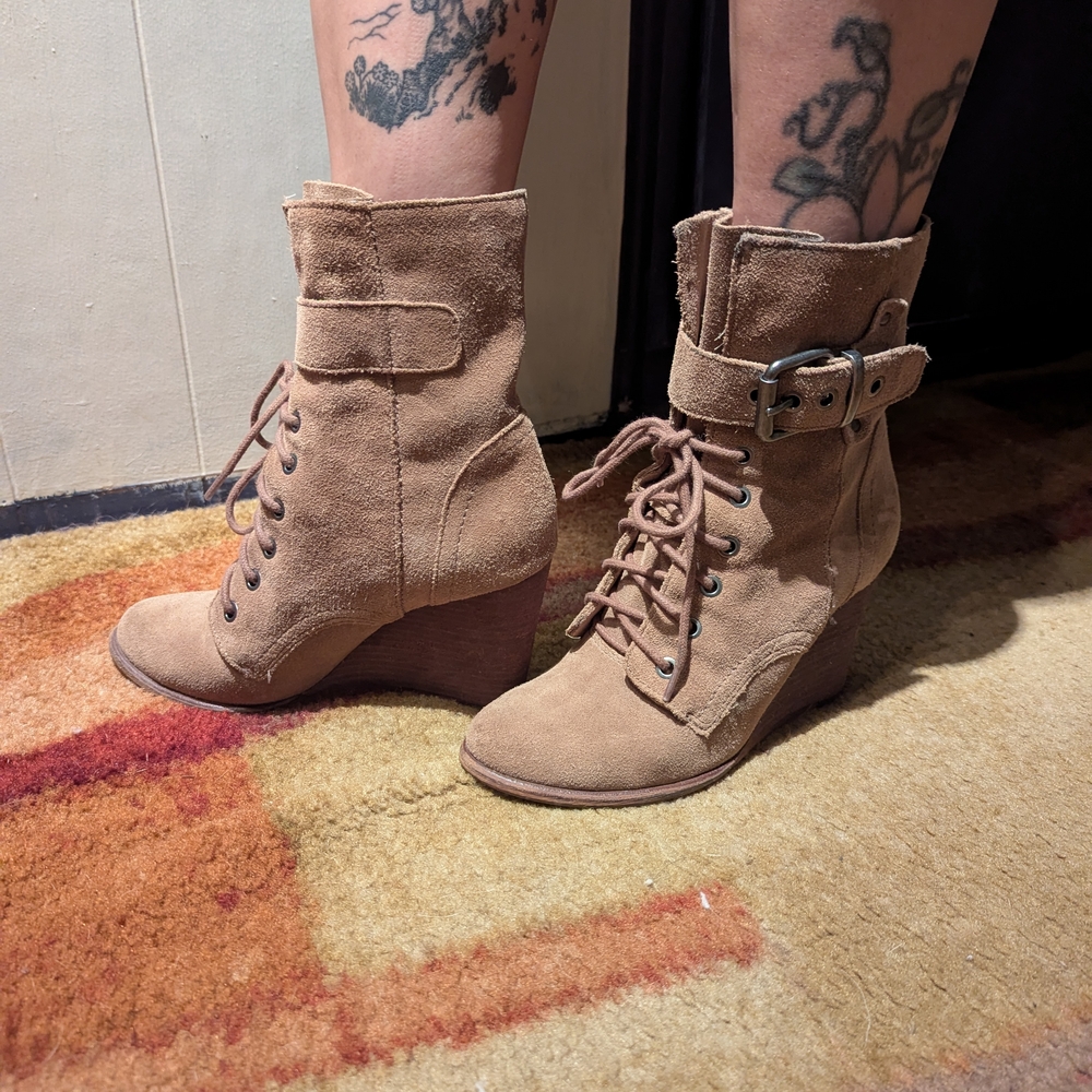 Kenneth Cole Tan Lace Up Wedge Boots
